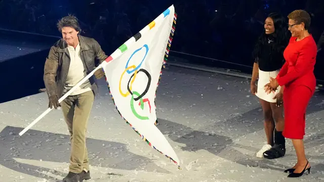 Aksi Spektakuler Tom Cruise Warnai Kemeriahan Upacara Penutupan Olimpiade Paris 2024