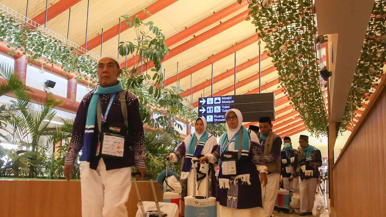 FOTO: Melihat Keberangkatan Jemaah Haji dari Terminal Khusus Haji Bandara Soekarno-Hatta