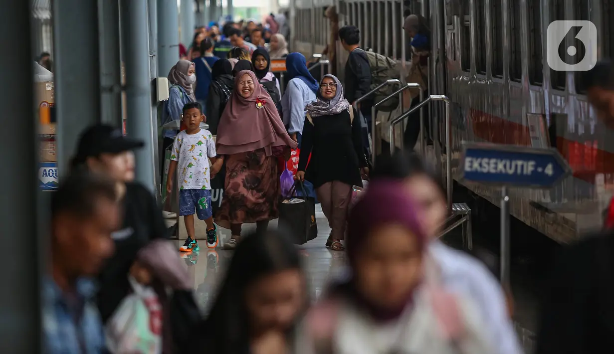 Sementara itu, puncak arus balik libur perayaan Natal 2024 dan Tahun Baru 2025 sudah terjadi pada Kamis 2 Januari 2025. (Liputan6.com/Angga Yuniar)