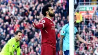 Penyerang Liverpool Mohamed Salah merayakan golnya saat melawan Bournemouth pada pertandingan Liga Inggris di Anfield, Liverpool (14/4). (Anthony Devlin/PA via AP)