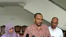 Presidium Mer-C, Sarbini Abdul Murad (tengah) memberikan keterangan usai menemui Wakil Presiden Jusuf Kalla di Kantor Wapres, Jakarta, Senin (13/6). Pertemuan membahas kemungkinan membangun Rumah Sakit Islam di Myanmar. (Liputan6.com/Helmi Fithriansyah)