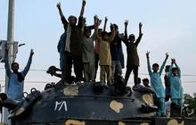 FOTO: Ekspresi Kegembiraan Warga Pakistan Usai Gencatan Senjata India-Pakistan