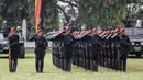 Personel Komando Pasukan Khusus (Kopasssus) mengikuti upacara penyerahan Satuan di Lapangan Mako Kopassus, Jakarta, Jumat (23/3). Mayjen Madsuni secara resmi menyerahkan jabatan Danjen Kopassus kepada Mayjen Eko Margiyono. (Liputan6.com/Faizal Fanani)