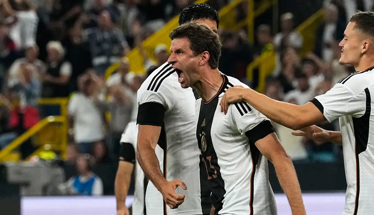 Kali ini, Jerman unggul dua gol terlebih dahulu lewat Thomas Muller pada menit ke-4 dan Leroy Sane pada menit ke-87. (AP Photo/Martin Meissner)