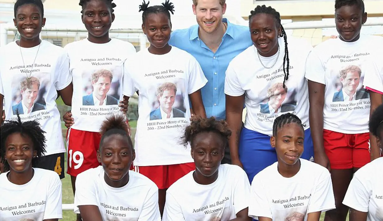 Terlihat saat Harry hadir di sebuah acara charity, dirinya terlihat mampu meluluhkan hati anak-anak yang hadir saat itu. Dengan penuh kebahagiaan, Harry bermain dengan anak-anak yang hadir saat itu. (doc.dailymail.com)