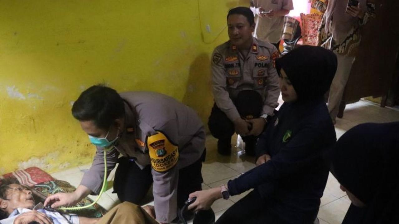 Polres Kepulauan Seribu Gelar Pengobatan Gratis Pulau Tidung, Warga Kurang Mampu Tersenyum Sumringah