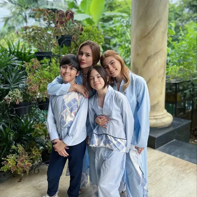 [Fimela] Wulan Guritno dan Shaloom Rezade