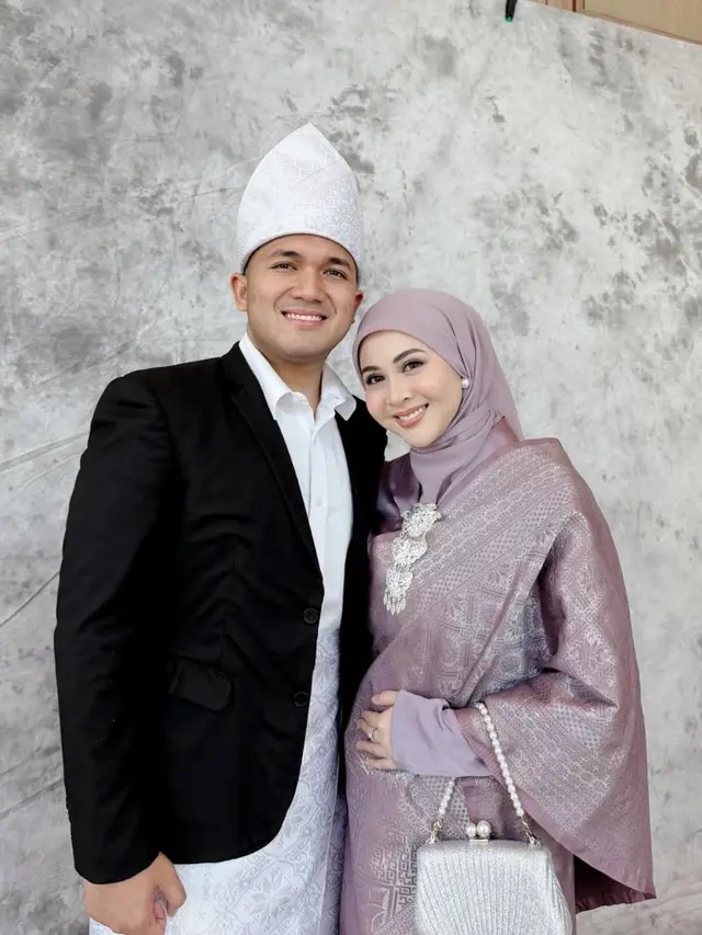 Kesha Ratuliu saat Jadi Bridesmaids dengan seragam serba lilac. [@kesharatuliu05]