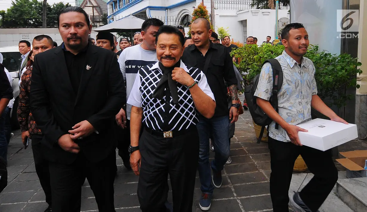 Mantan Kepala BIN AM Hendropriyono saat menghadiri acara Musyawarah Kaum Muda Indonesia di Gedung Joang 45, Menteng, Jakarta Pusat, Minggu (19/5/2019). Hendropriyono mengaku yakin aparat TNI/ Polri solid mengamankan jalannya pengumuman hasil Pemilu 2019. (Liputan6.com/Angga Yuniar)
