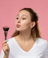 Ketahui dampak dari alat makeup yang tidak pernah dibersihkan. (foto: kamranaydinov/freepik)
