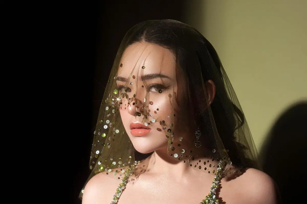 8 Gaya Amanda Manopo dalam Balutan Gaun Semi Transparan Sensasional, Inspirasi Red Carpet Look