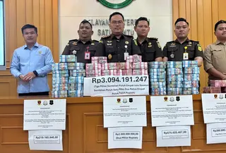 Kejari Bangka Selatan melakukan penyitaan aset terkait kasus korupsi tata kelola penambangan bijih timah. (Foto: Istimewa)