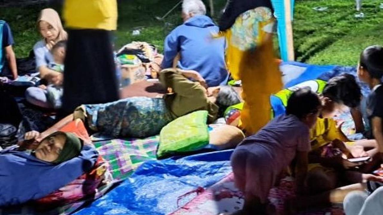 BNPB Berikan Bantuan dan Perbaiki Rumah Warga Pulau Bawean yang Terdampak Gempa