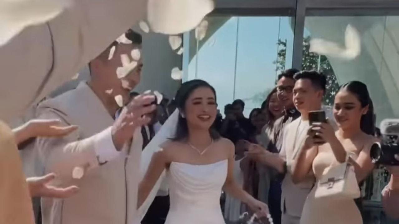Gritte Agatha mendapat banyak ucapan selamat di momen pernikahannya. Sejumlah rekan artis menyampaikan selamat buat Gritte Agatha dan suami.&nbsp;
