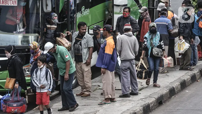 Suasana Arus Balik Liburan di Terminal Kampung Rambutan