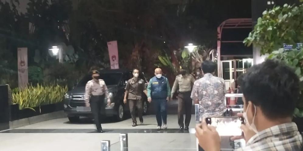 Wali Kota Bekasi Rahmat Effendi tiba di Gedung KPK Jakarta (Fachrur Rozie/Liputan6.com)
