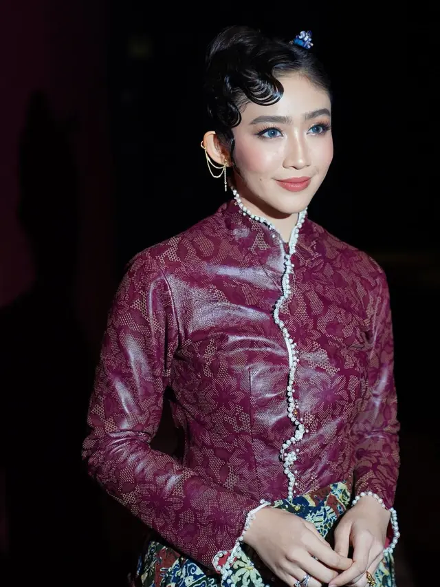 Febby Rastanty Bernuansa Wastra saat Gala Premier Film Horor Terbaru. [@febbyrastanty]