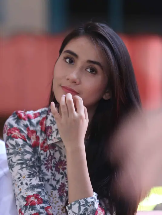 Sama seperti wanita pada umumnya yang sudah menikah. Momongan menjadi penantian berharga bersama sang suami. Begitu juga dengan Ryana yang mengaku risih saat ditanya soal hamil. Namun ia tetap pasrah pada Tuhan. (Deki Prayoga/Bintang.com)