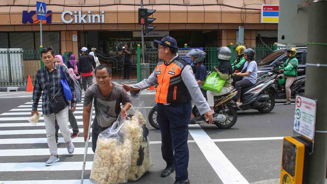 FOTO: Uji Coba Pelican Crossing di Stasiun Cikini,