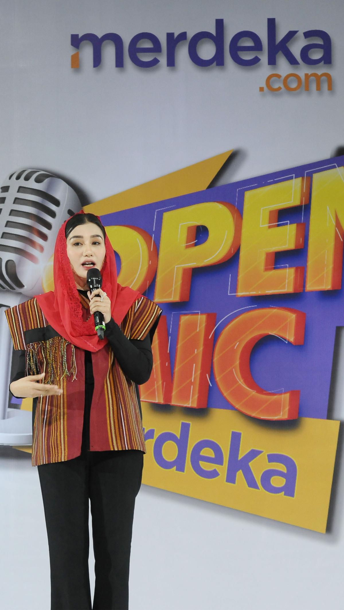 "Saya sebagai anak muda sangat mendukung program stand up comedy bukan pendamping biasa yang diadakan oleh merdeka,&rdquo; kata Novita.<br><br>Penulis: Elisa Anggraeni&nbsp;<br>