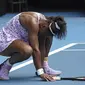 Serena Williams harus mengakui keunggulan Wang Qiang pada babak ketiga Australia Terbuka 2020. (AP Photo/Lee Jin-man)