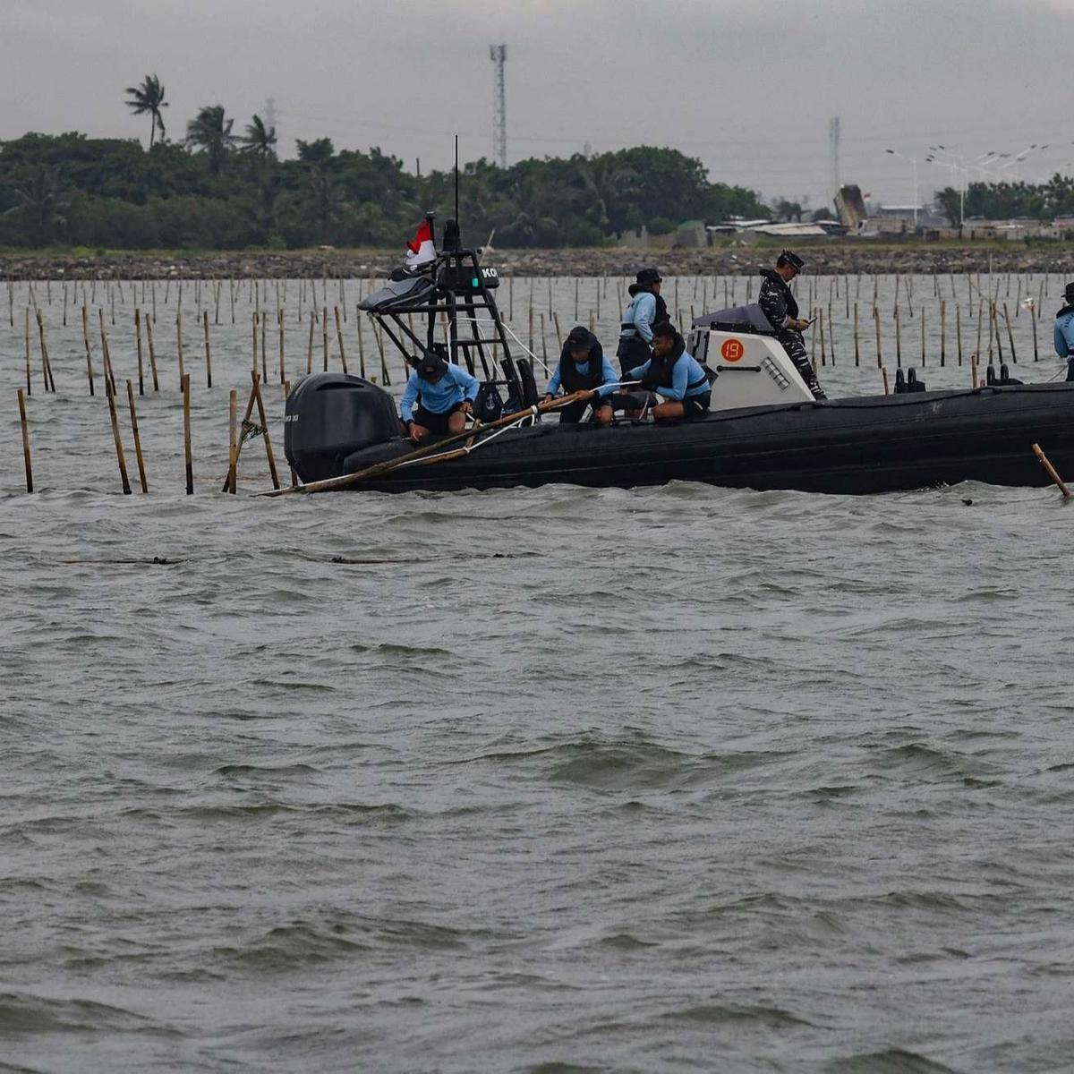 Aksi Ribuan Pasukan TNI AL dan Nelayan Bersatu Bongkar Pagar Laut Misterius di Tangerang