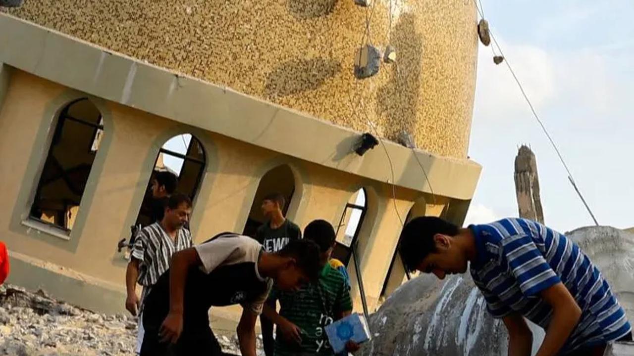Netanyahu berjanji Hamas akan menerima akibatnya dari serangan mendadak yang dilakukannya itu.<br>