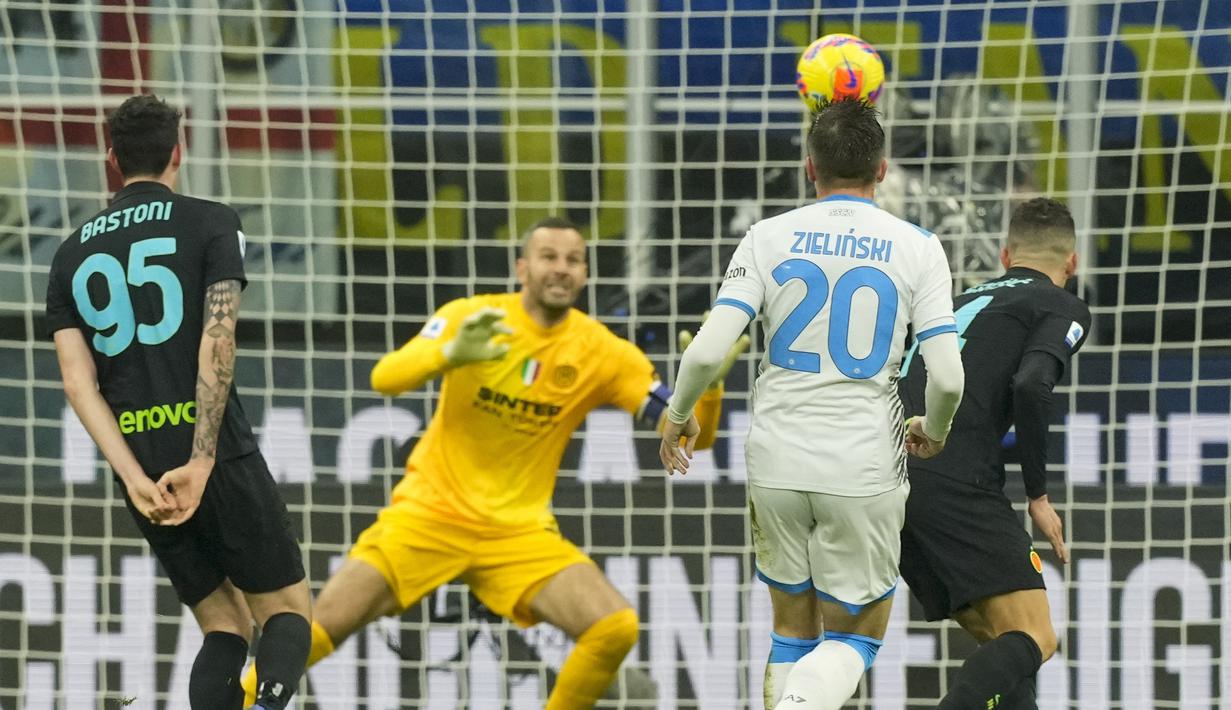 Napoli berhasil unggul lebih dahulu lewat gol Zielinski pada menit ke-17 meneruskan assist Lorenzo Insigne. (AP Photo/Antonio Calanni)