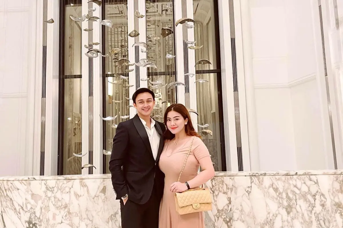 Anniversary Pertama, Ini 6 Momen Dinner Romantis Felicya Angelista dan Caesar Hito