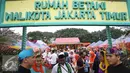 Pengunjung memadati Festival Lebaran Betawi IX di Lapangan Banteng, Jakarta, Minggu (14/8). Agenda tahunan tersebut diselenggarakan sebagai sarana dan wadah menjalin silaturahmi sekaligus destinasi wisata budaya Betawi. (Liputan6.com/Immanuel Antonius)