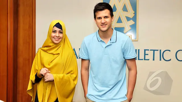 Artis-artis Ini Hanya Bisa Gigit Jari Saat Malam Pertama