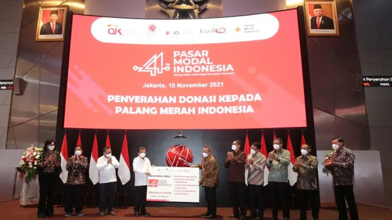 Penyerahan donasi kepada PMI oleh SRO pada Rabu, (10/11/2021) (Dok: BEI)