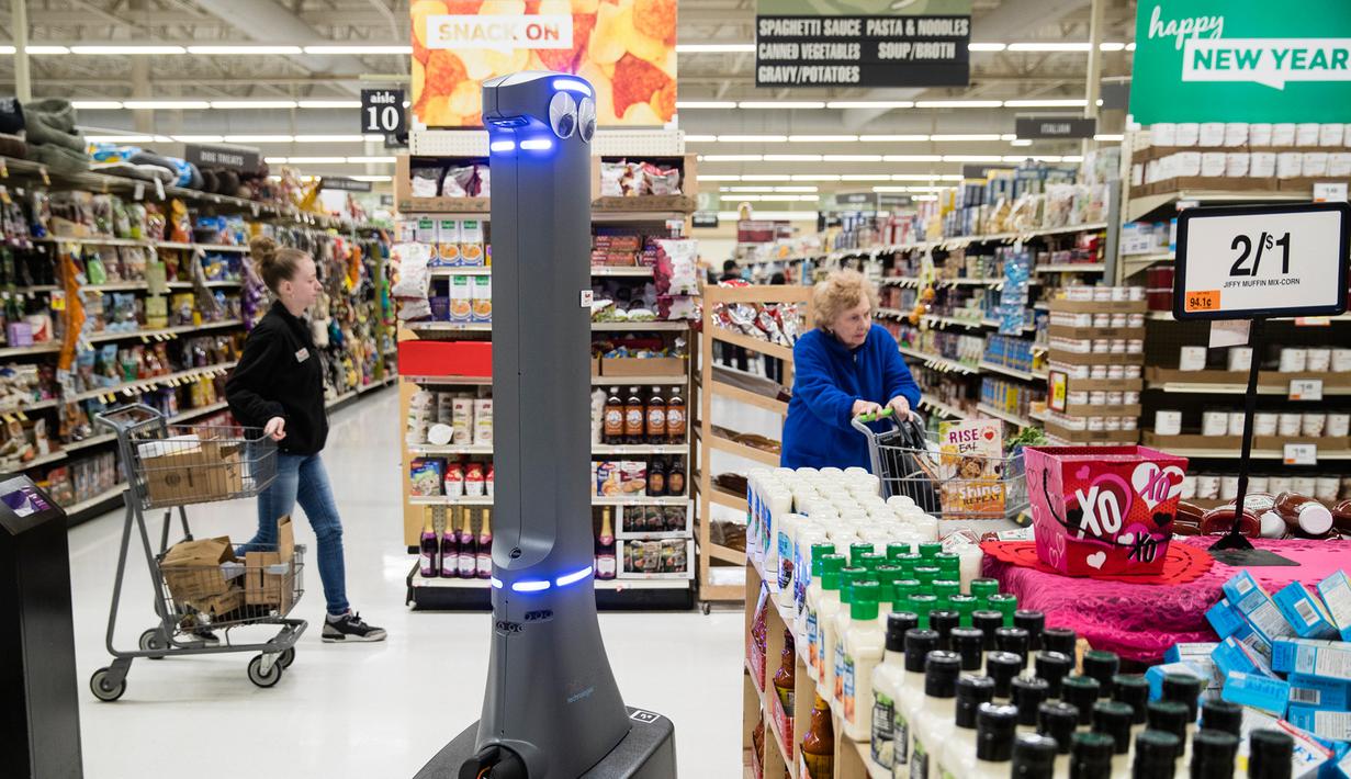 Robot bernama Marty berdiri di pasar swalayan Giant Food Stores di Harrisburg, Pennsylvania, AS, Selasa (15/1). Giant Food Stores berencana untuk mempekerjakan robot Marty ke hampir 500 toko. (AP Photo/Matt Rourke)