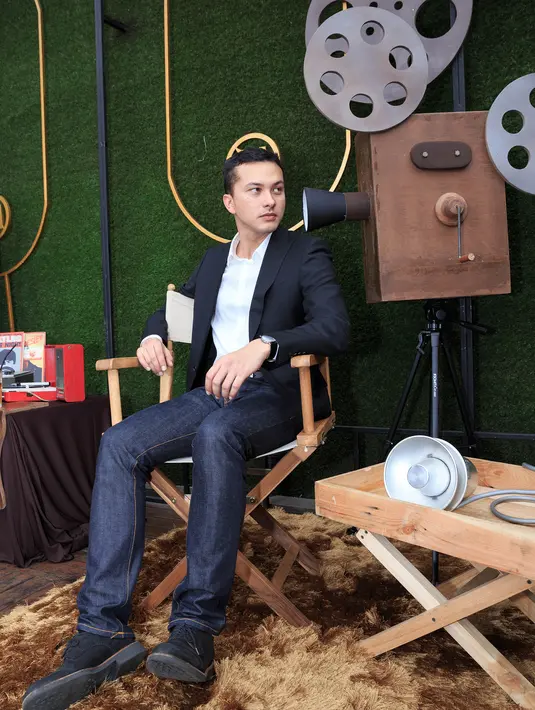 Kembali memerankan karakter Rangga, Nicholas Saputra merasa terharu melihat respon positif dari masyarakat. Terlebih ‘Ada Apa dengan Cinta?’ telah melewati masa yang cukup lama yaitu 14 tahun. (Dezmond Manullang/Bintang.com)