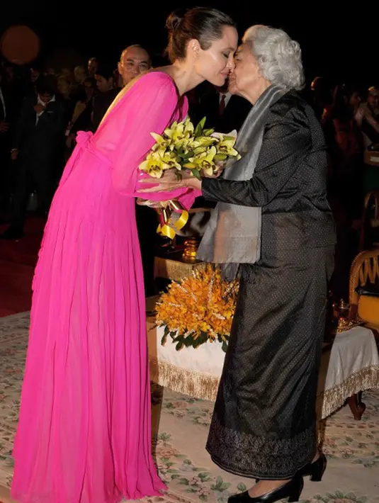 Lama tak terlihat, akhirnya Angelina Jolie buka suara soal kondisi terkininya pasca bercerai dengan Brad Pitt. Ia merasakan sedih yang mendalam untuk berada di masa-masa tersulitnya belakangan ini. (AFP/Bintang.com)