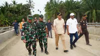Menko Polkam Djamari Chaniago Tinjau Progres Perbaikan Jembatan Saat Kunjungi Pengungsian di Aceh