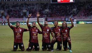 Selebrasi para pemain Persipura Jayapura saat melawan Persiba Balikpapan Pegadaian Championship 2025/2026. (Dok. Persipura)