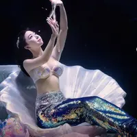 Ilustrasi photoshoot underwater. (Foto: Instagram/sunnydahye)