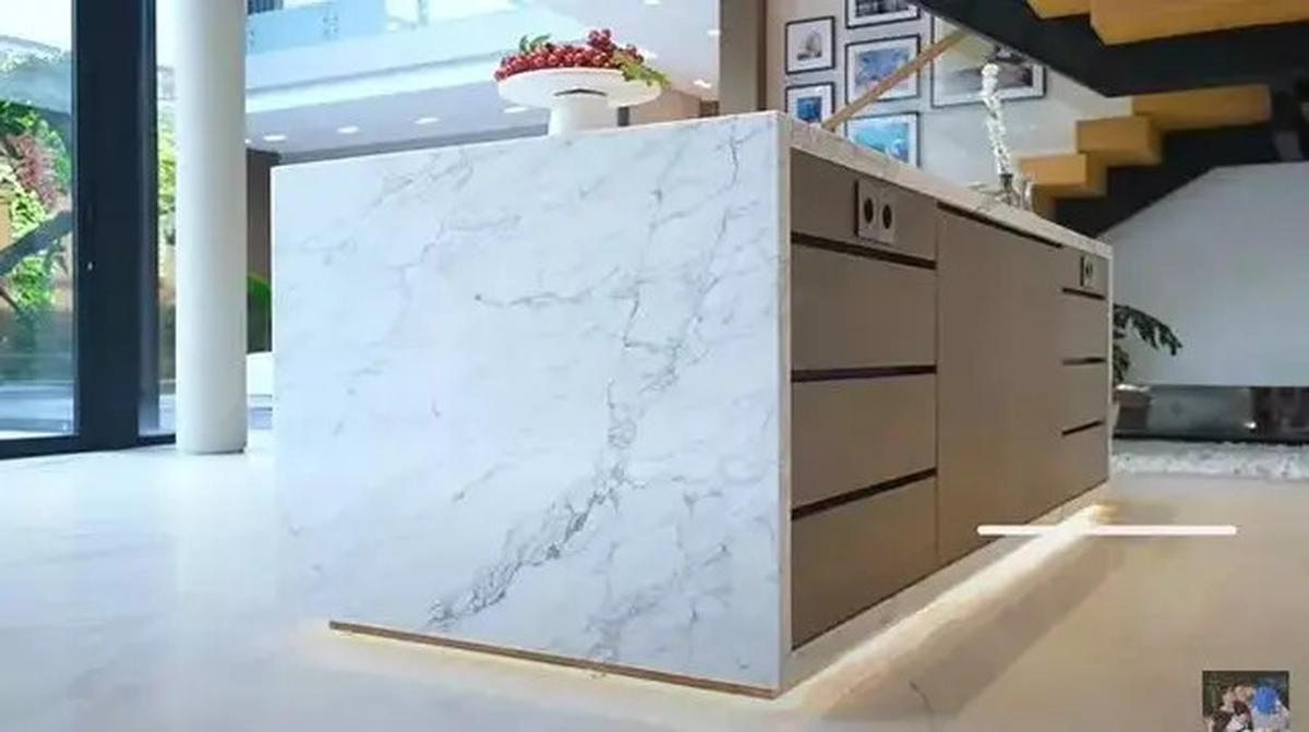 Intip Potret Dapur Mewah Milik Titi Kamal dan Christian Sugiono yang Punya Model Elegan