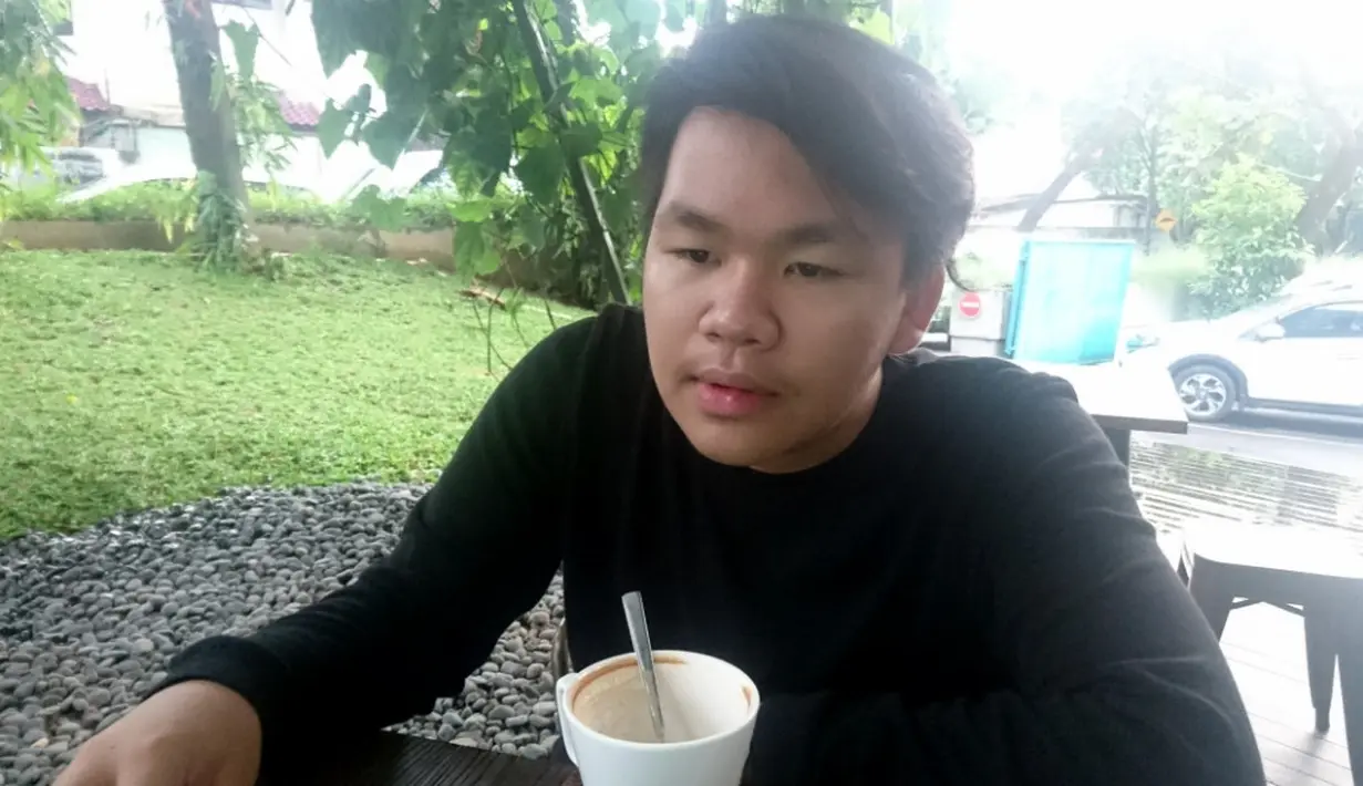 Saat ditemui Bintang.com dalam kegiatan BBM Live Chat with Kiki CJR di kawasan Patiunus, Jakarta Selatan, Jumat (27/1/2017), Kiki sedikit membeberkan kegiatannya selama CJR vakum. (Muhamad Altaf Jauhar/Bintang.com)