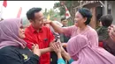 Melalui akun instagramnya, pria berdarah Sunda-Betawi itu membagikan beberapa video terkait kunjungan ke daerah dapilnya. [Instagram/dennycagur]