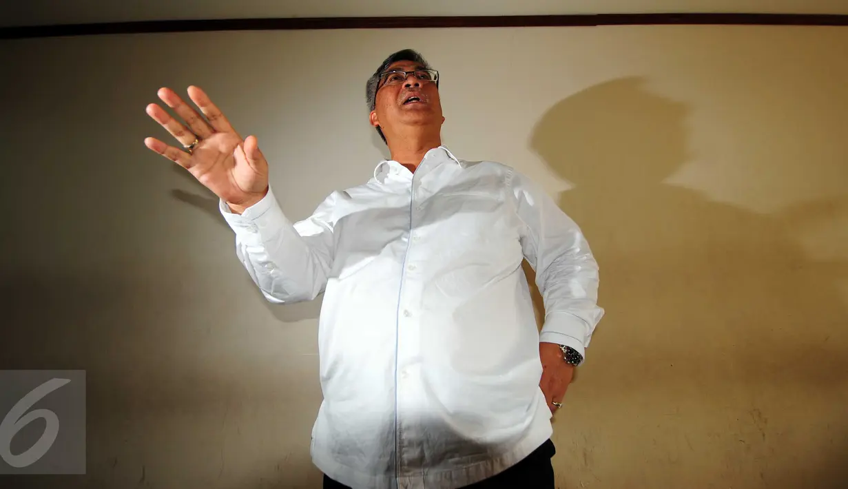 Mantan Ketua MK, Akil Mochtar menolak menjadi saksi di sidang sengketa Pilkada Pulau Morotai, Maluku Utara dengan terdakwa Rusli Sibua, Jakarta, Senin (21/9/2015). Akil menolak bersaksi karena KPK memblokir rekening keluarganya.(Liputan6.com/Helmi Afandi)
