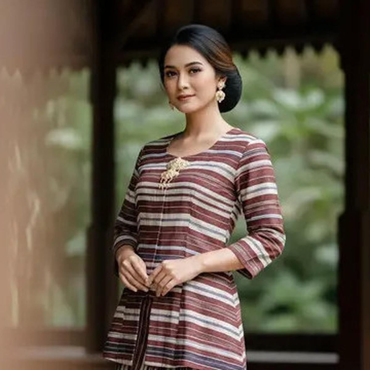7 Model Baju Lurik Adat Jawa yang Stylish, Kombinasi Tradisi dan Tren Fashion Masa Kini