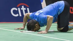 Ukun Rukendi pebulutangkis Indonesia meraih medali perak setelah gagal mengalahkan Bhagat Pramod asal India di nomor tunggal putra SL3 pada Asian Para Games 2018 di Istora Senayan, Sabtu (13/10/2018).  (Bola.com/Peksi Cahyo)