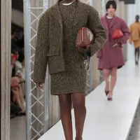 Zaya Wade, putri dari mantan pemain NBA Dwyane Wade jadi model nepo-baby terbaru saat berjalan di show Miu Miu di Paris Fashion Week (Foto: Dok. Miu Miu)