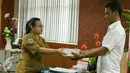 Suku Dinas Pelayanan Pajak Jaksel sosialisasikan sistem online dan menyerahkan alat transaksi electronic point of sales (e-pos) kepada 365 Wajib Pajak (WP) hotel, hiburan, restoran dan parkir, Jakarta, Selasa (16/2/2016). (Liputan6.com/Yoppy Renato)