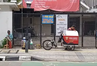 kopi starling vs kopi keliling modern. (Liputan6.com/Debby Alifah Maulida)