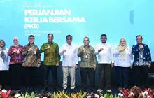 Menaker Titip Tiga Agenda Strategis Saat Saksikan Penandatanganan PKB Jasa Raharja-SPJR