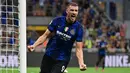 Edin Dzeko didatangkan ke Inter Milan untuk menggantikan Romelu Lukaku yang hengkang ke Chelsea. Penyerang 35 tahun tersebut mampu mencetak 7 gol dan 2 assit dari 12 laga di Liga Italia. Dzeko menempati urutan keempat sebagai pencetak gol terbanyak sementara. (AFP/Miguel Medina)