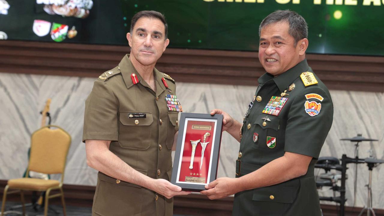 FOTO: Momen Akrab Kasad Maruli dan  Kepala Angkatan Darat Australia di Mabesad